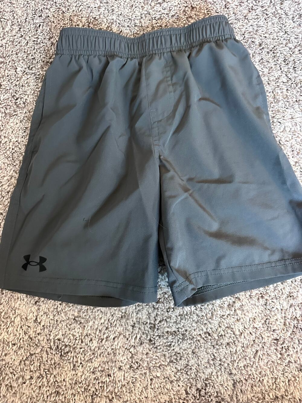 Under Armour Boys Size 7 Charcoal Gray Athletic Active Shorts